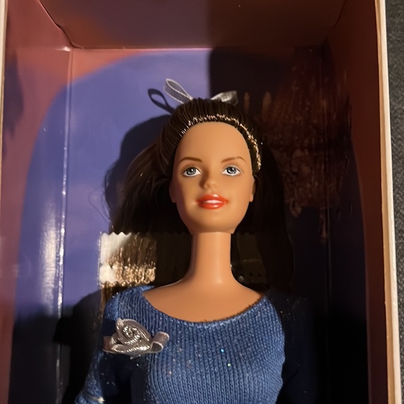 40th Anniversary Little Debbie Barbie - Picture 3 of 6